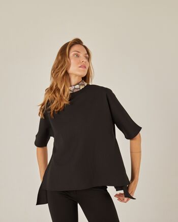 Blouse col montant avec broderie 1