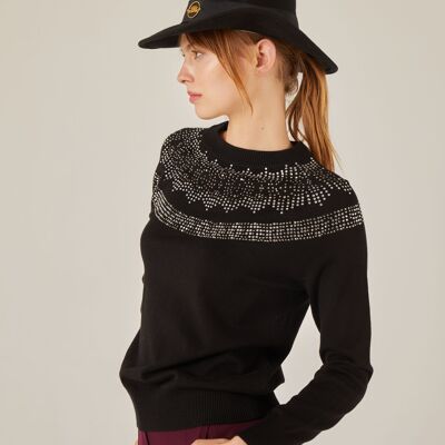 Round neck sweater with rhinestones on the neck