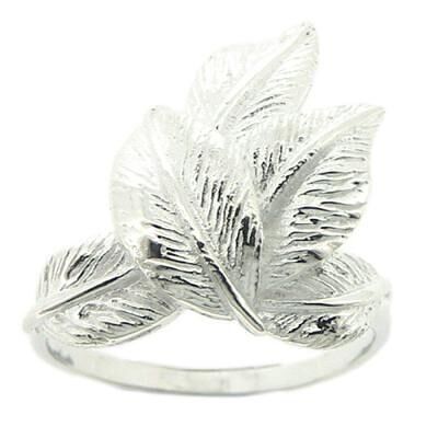 Anello in argento sterling con foglie verdeggianti in taglia P e scatola