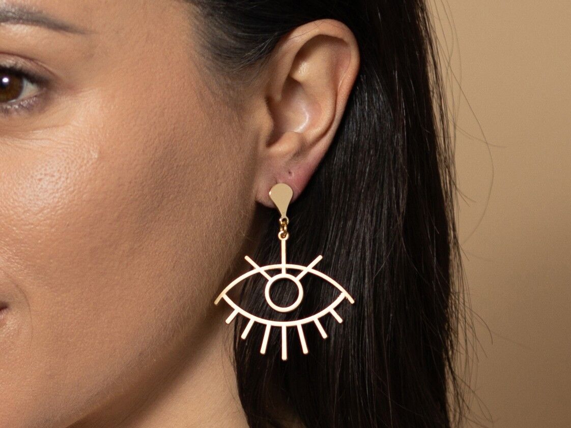 Kaya – Big Evil Eye charm on Gold plated Sterling Silver Hammer studs