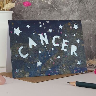 Carte découpée en papier du zodiaque du Cancer