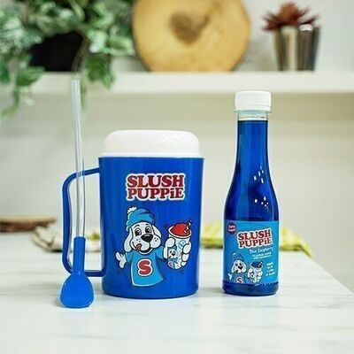 SLUSH PUPPiE Zero Sugar Making Cup mit blauem Himbeersirup