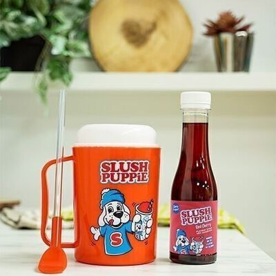 SLUSH PUPPiE Zero Sugar Making Cup mit rotem Kirschsirup
