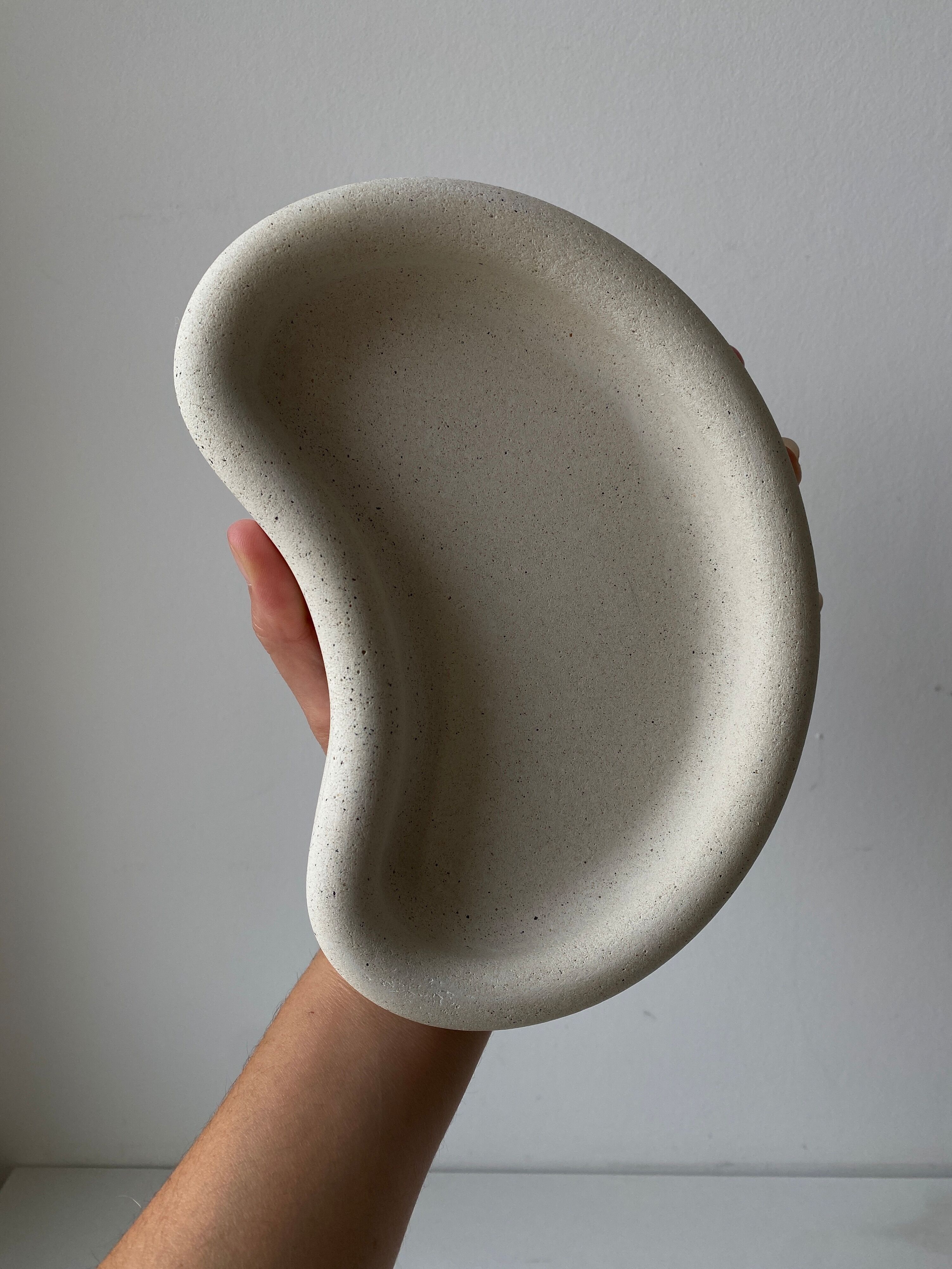 Vassoio tascabile di design in cemento | Vano portaoggetti in cemento | ampio vano portaoggetti in cemento | Piano in cemento “ALCYONE”.