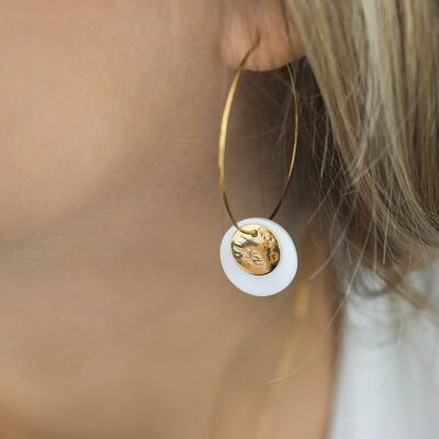 Mother-of-pearl hoop earrings and gold medallion, steel
