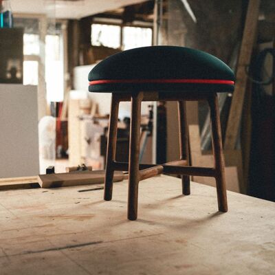 “Piping” stools