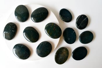 Polished Bloodstone Palm Stones, Crystal Pocket Stone 4