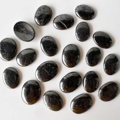 Piedra de palma de hematita pulida, piedra de bolsillo