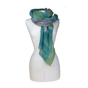 Etole foulard en laine motif ours polaire sur sa banquise, vert amande 3