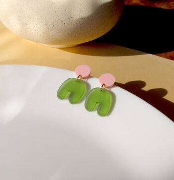 Boucles d'oreilles en forme d'arc Squishy transparentes rose olive 1