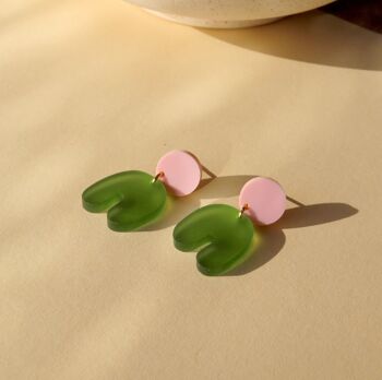 Boucles d'oreilles en forme d'arc Squishy transparentes rose olive 3