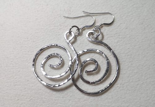 Boucles d'oreilles en spirale martelée II