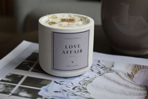 Duftkerze LOVE AFFAIR mit eleganten Trockenblumen-Akzente für Freunde, Familie und dein Zuhause