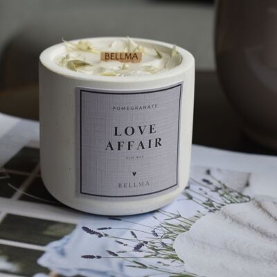Scented candle LOVE AFFAIR with elegant dried flower accents for friends, family and your home