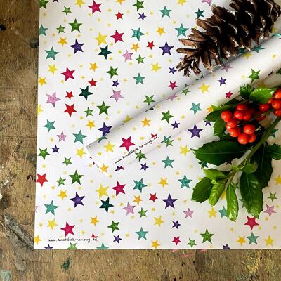Papel de regalo navideño kuki “estrellas felices”