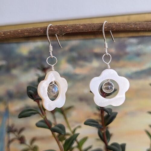 Boucles d'Oreilles ~Fleurs d'Eté~ Labradorite, Nacre et Argent