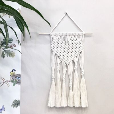 Macrame wall hanging "LOVELY"