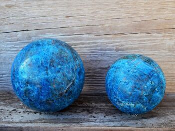 Sphère de cristal d’apatite bleue XL (70 mm - 95 mm) 5