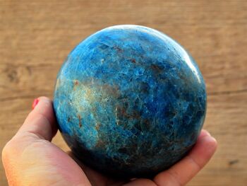 Sphère de cristal d’apatite bleue XL (70 mm - 95 mm) 11