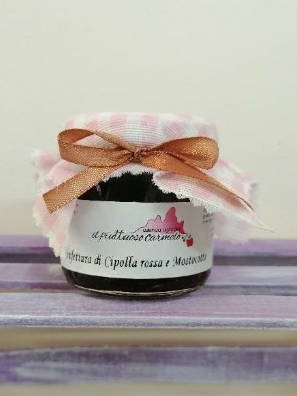 Rote Zwiebelmarmelade und Weinmost