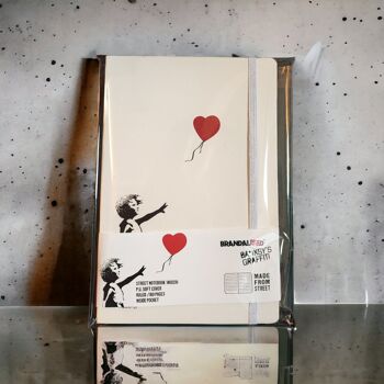 Quaderno Banksy A5 soft-touch - Ragazza con palloncino rosso 5