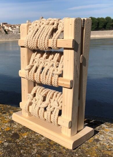 Espositore EMERINE dotato dei suoi 18 braccialetti