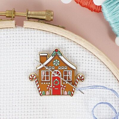 Gingerbread House Magnetic Needle Minder