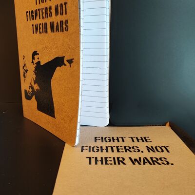 Banksy A5 Street Journal + Stencil - Combatti i combattenti