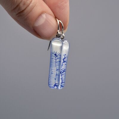 Blaue Ohrhänger, nachhaltiger Schmuck aus Silber und recyceltem Glas