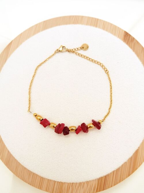 Bracelet chaîne dorée avec pierres rouges