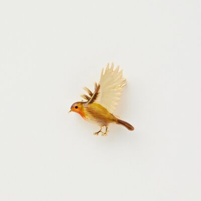 Emaille-Brosche mit fliegendem Rotkehlchen