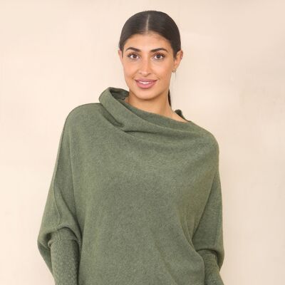 Asymmetric seamless jumper with fitted sleeves