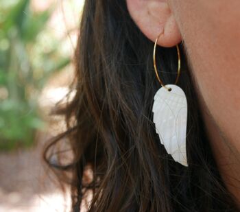 Boucles d'oreilles créoles et aile d'ange en nacre, Made in France 3