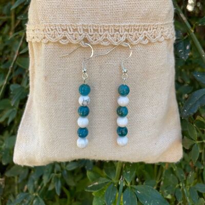 Dangling earrings in Howlite and natural Apatite, Made in France