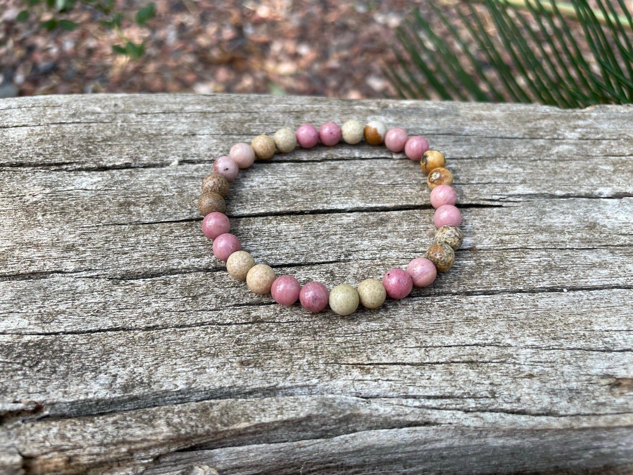 Elastisches Lithotherapie-Armband aus Rhodochrosit und Landschaftsjaspis, hergestellt in Frankreich