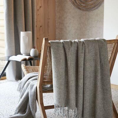 Fringed blanket 140 x 200 cm Wool MARTIN