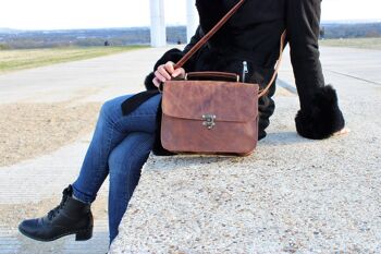 Sac bandoulière en cuir avec fermoir vintage, sac marron en cuir naturel unisexe. MARIETTE 2