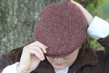 Casquette plate à chevrons rouge 2