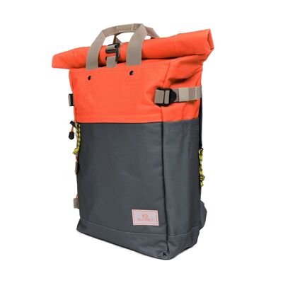 Rolltop-Rucksack aus 100 % recyceltem Polyester in Orange und Graublau