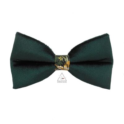 Forest green velvet bow tie for the end of year celebrations