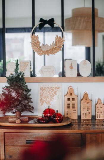 Couronne de Noël en bois , feuillage et petites maisons 3