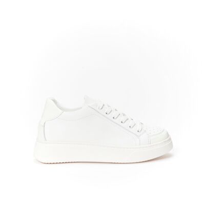 Sneaker di colore bianco da donna. Made in Italy. Modello produttore FD3813