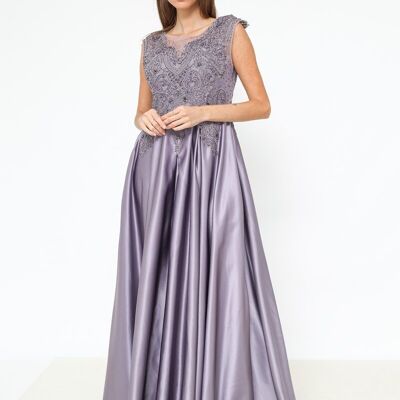 Abendkleid mit violetten Perlen