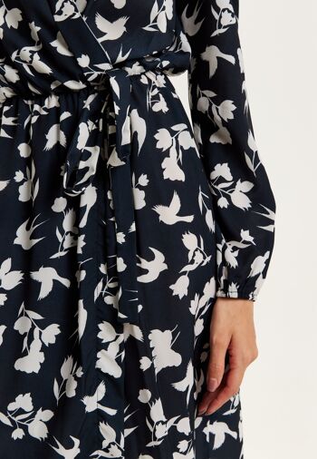 Liquorish - Robe portefeuille mi-longue à imprimé floral et oiseaux - Bleu marine 8