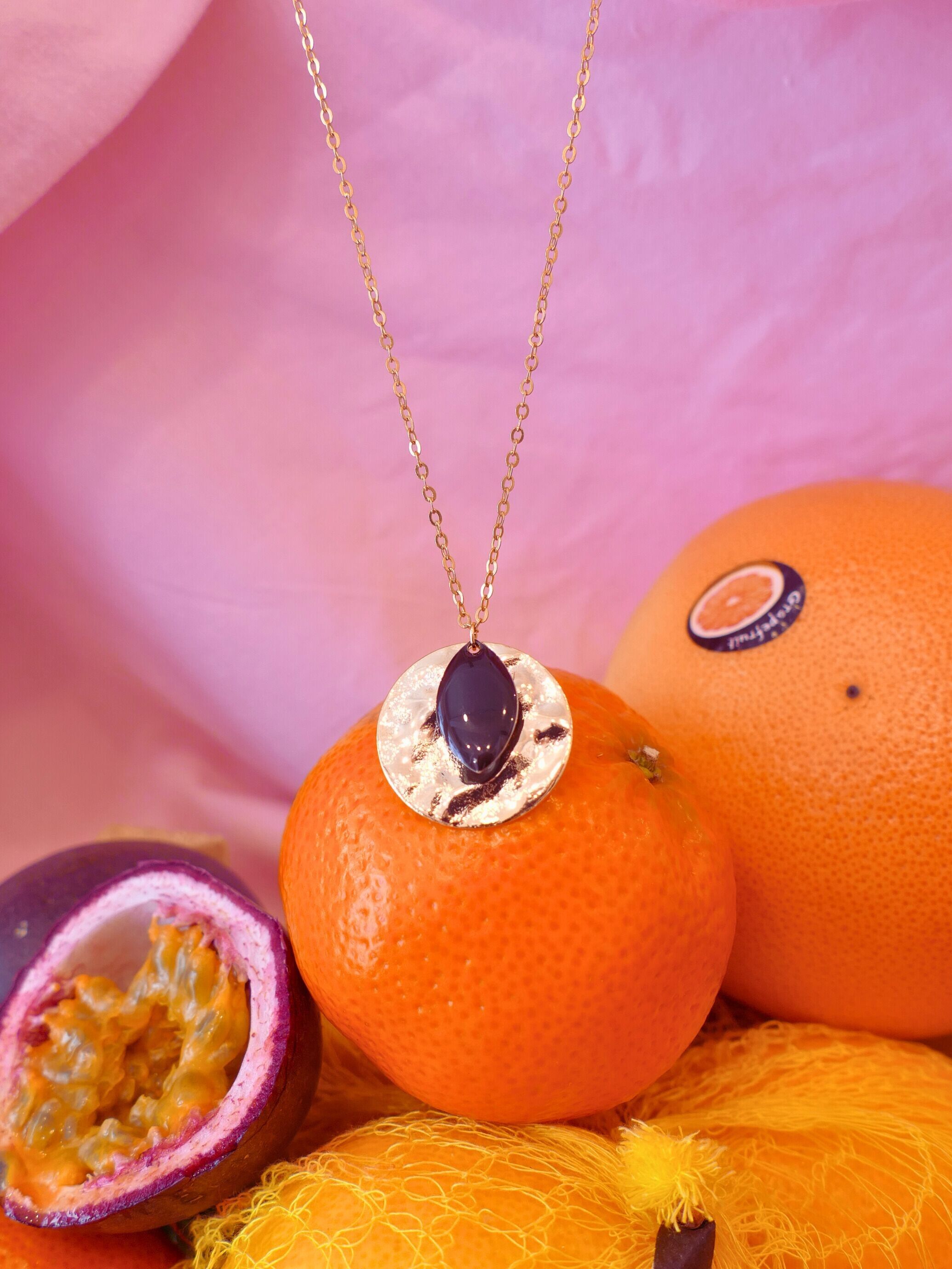 Rosa-carbon necklace