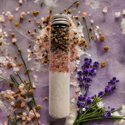 Elisabethanisches Kamillen-Lavendel-Badesalz in der Tube