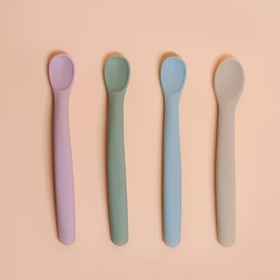 Flexible weaning spoon set in 3 colors.