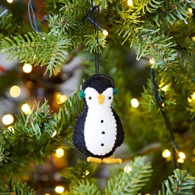 Pinguino di feltro con paraorecchie Decorazione natalizia