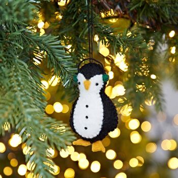 Pingouin en feutre dans la décoration de Noël de cache-oreilles 3