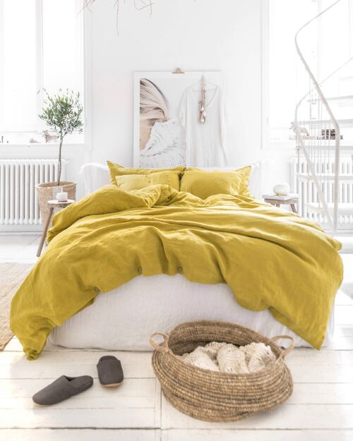 Moss yellow linen sheet set